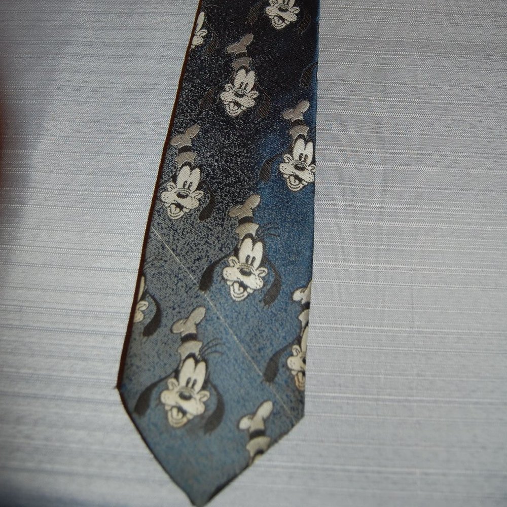 Goofy necktie